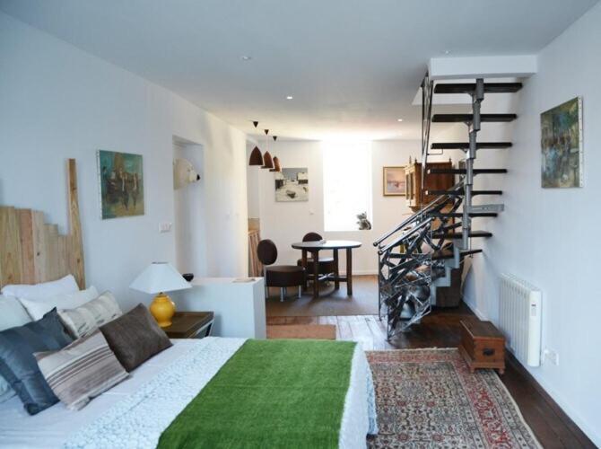 48 Urban Suites Dun-le-Palestel Oda fotoğraf