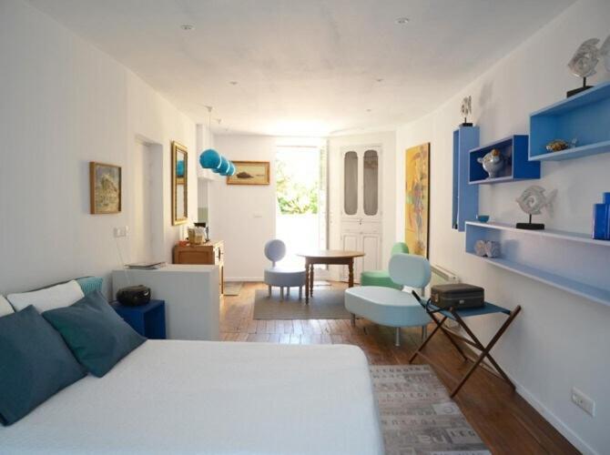 48 Urban Suites Dun-le-Palestel Oda fotoğraf
